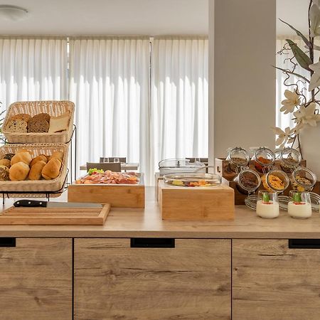 Hotel Carmen Riccione Kültér fotó