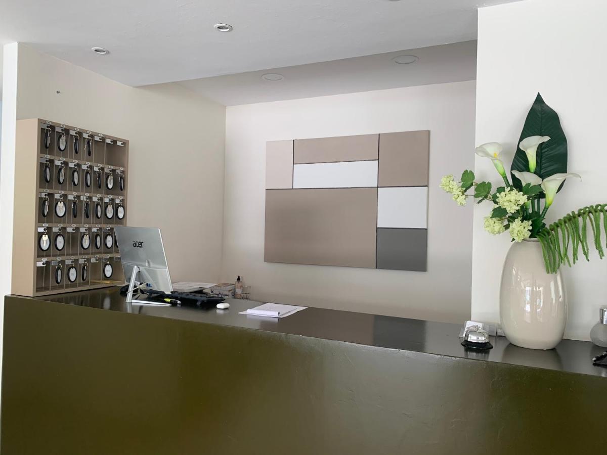Hotel Carmen Riccione Kültér fotó