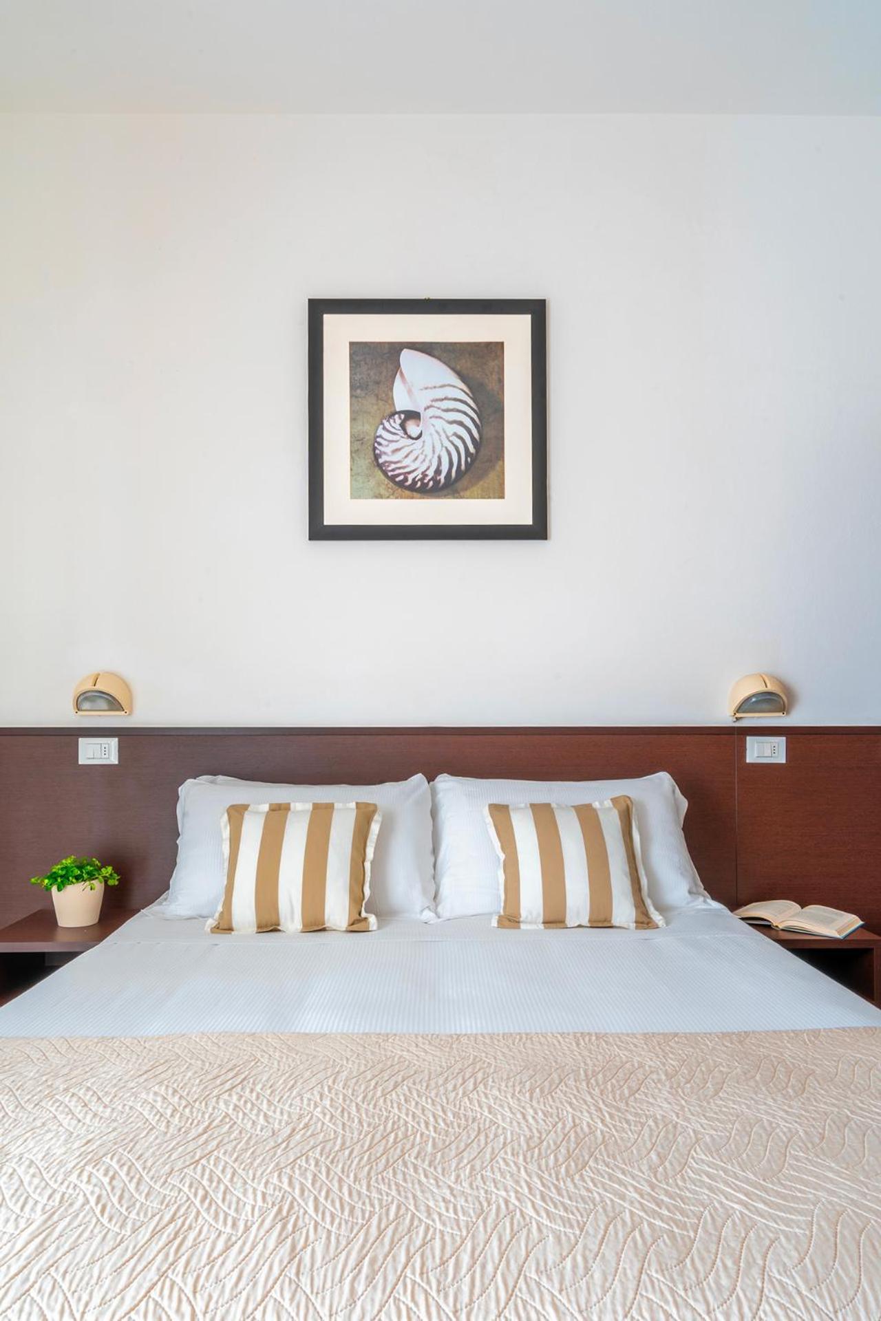 Hotel Carmen Riccione Kültér fotó
