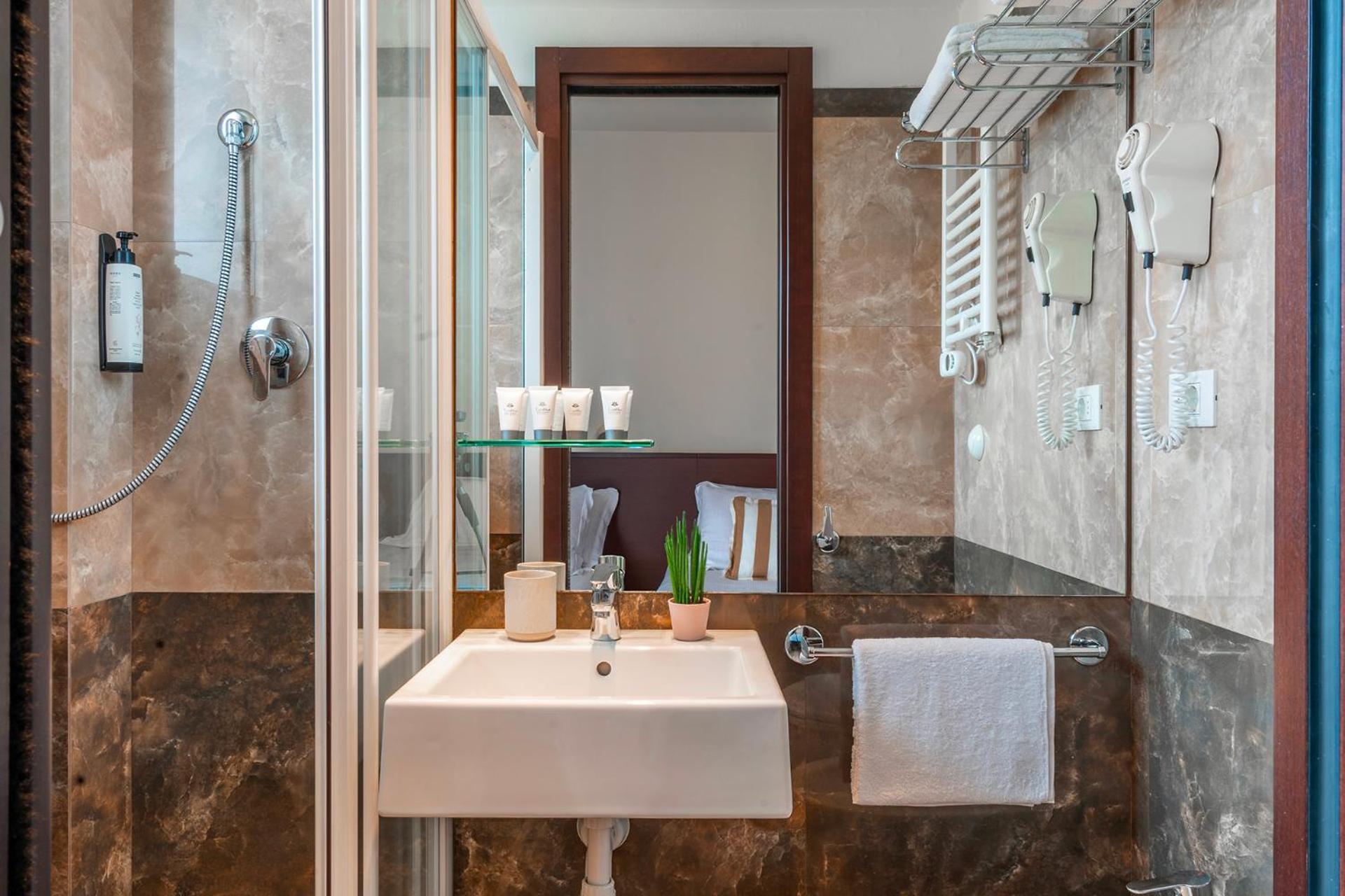 Hotel Carmen Riccione Kültér fotó
