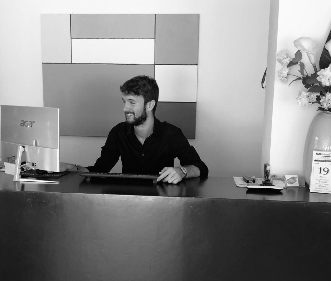 Hotel Carmen Riccione Kültér fotó